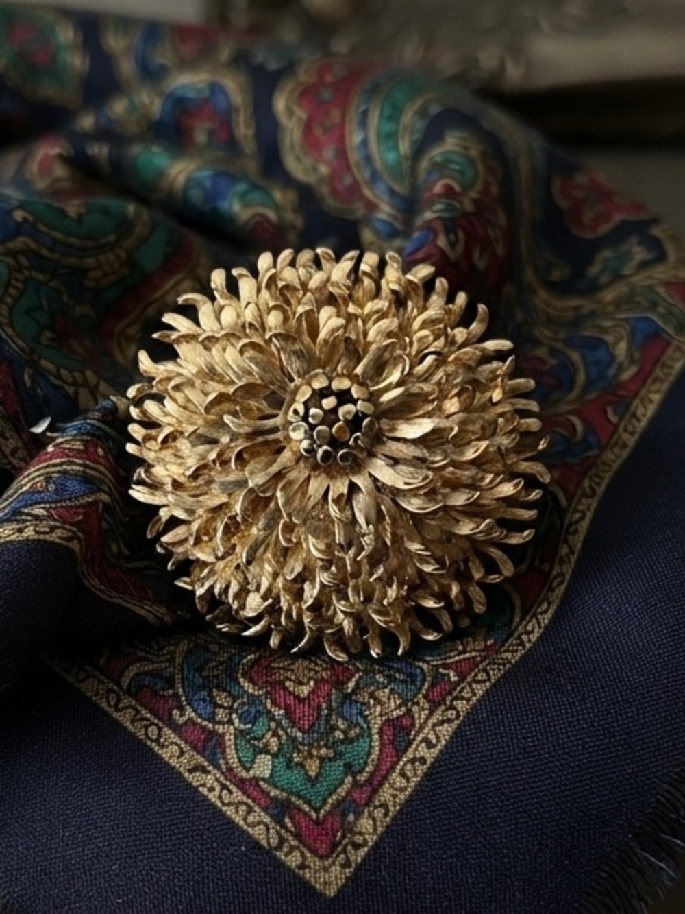 Vintage MONET Gold Tone Chrysanthemum Aster Flower Brooch Pin Starburst MCM